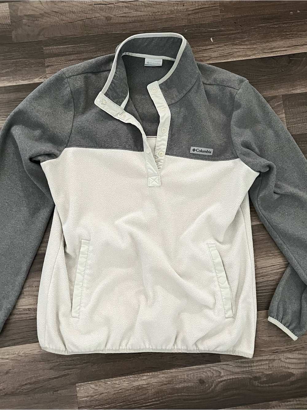 Columbia Gray & White Snap Pullover Fleece Top